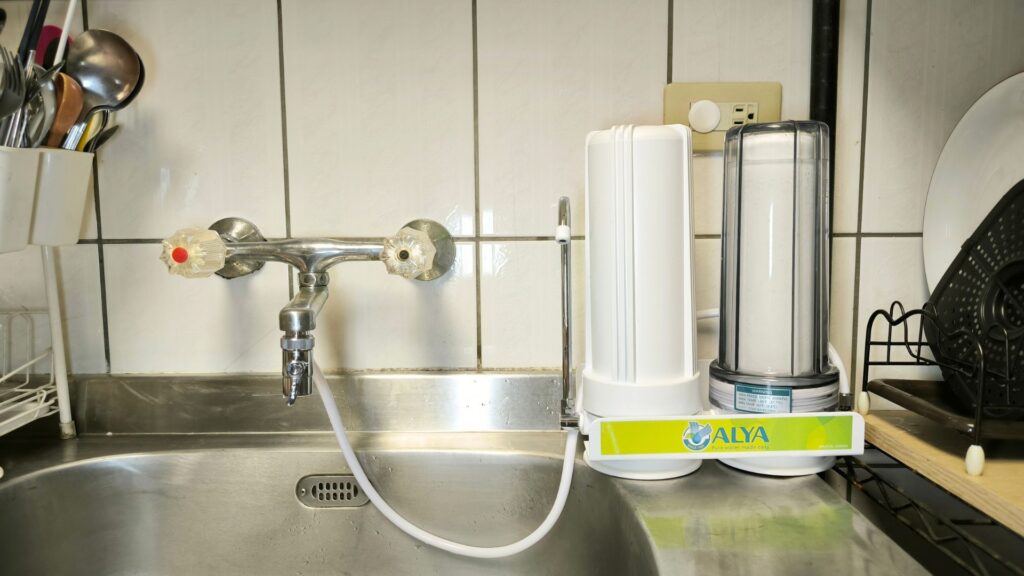 生活喝好水｜ALYA 歐漾｜桌上型雙道淨水器 濾水器｜小資族、出租族的好夥伴，免插電，即開即用，雙道過濾，除氯與水中雜質，健康用水好品質。