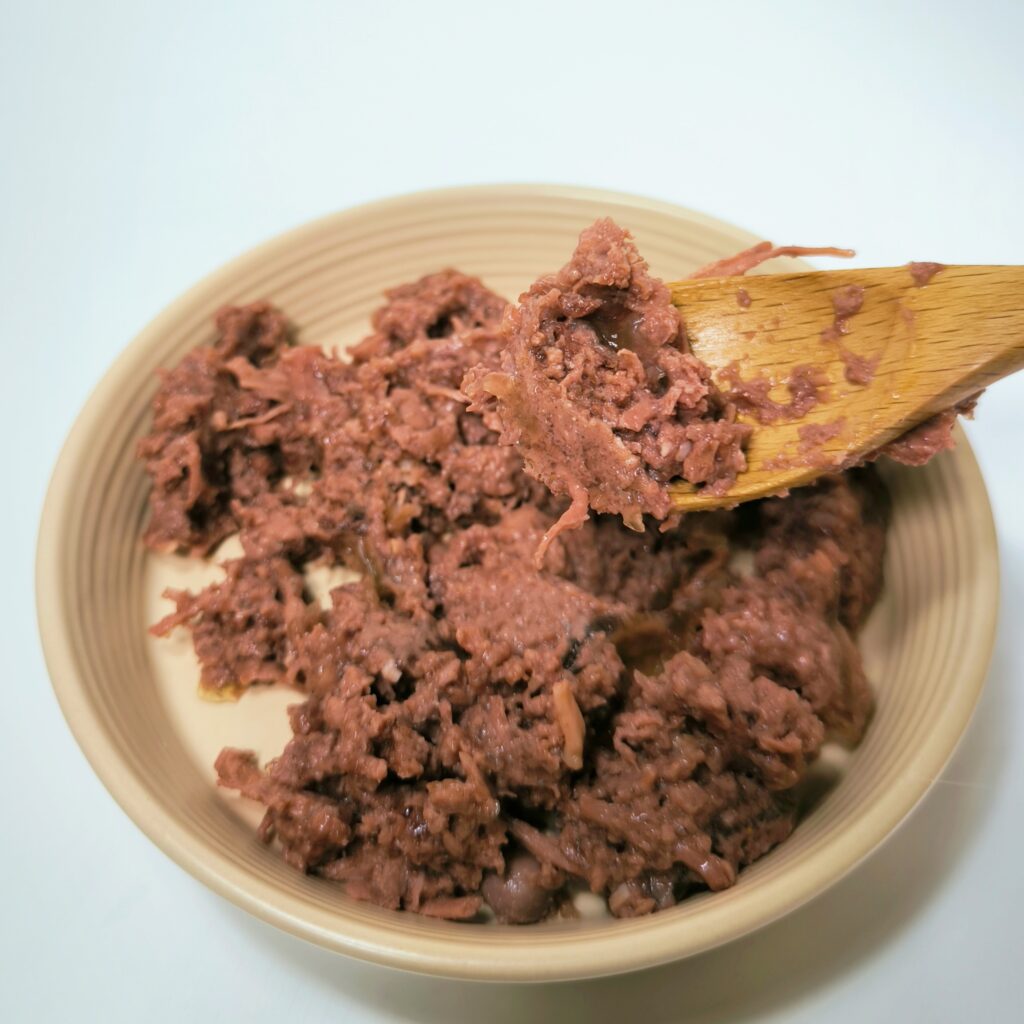 貓咪開箱｜GranataPet 葛蕾特｜挑食貓也愛吃的交響樂主食貓罐評價來囉！低溫慢燉主食罐，堅持天然，鮮肉率97%以上搭配石榴籽，8種口味滿足挑剔的毛孩子