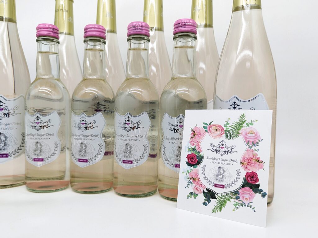 果醋氣泡飲推薦｜公主駕到｜ 野餐無酒精飲料推薦給你這款「氣泡水蜜桃果醋」來自寶島飲料，少女感、儀式感一次到位，既好喝又體面