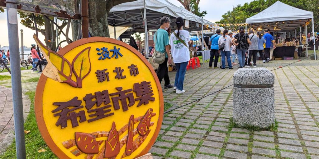 淡水八里一日遊推薦約會行程｜新北與眾不同的約會行程｜淡水老街、八里渡船頭淡水河遊艇自駕(海翼遊艇俱樂部) 享受淡水海風，瘋狂打卡，一日船長超有趣