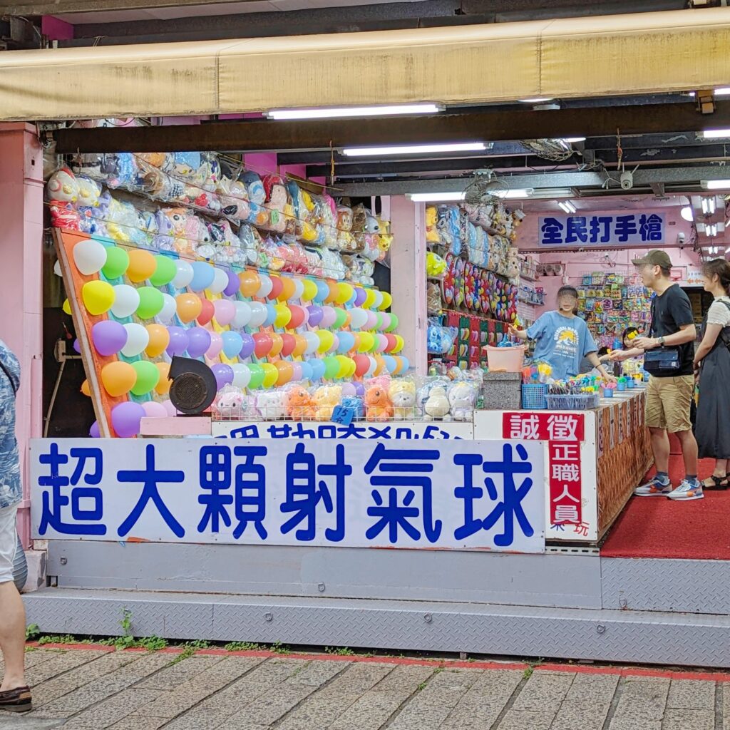 淡水八里一日遊推薦約會行程｜新北與眾不同的約會行程｜淡水老街、八里渡船頭淡水河遊艇自駕(海翼遊艇俱樂部) 享受淡水海風，瘋狂打卡，一日船長超有趣