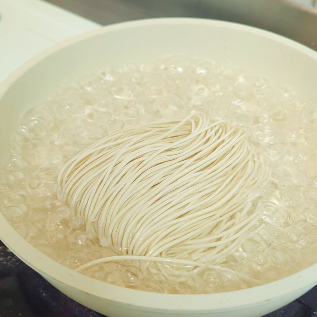 美味推薦｜初耘牛肉麵評價｜分享好吃牛肉麵調理包與QQ彈牙的乾拌麵(初拌麵) 開箱，讓在家也能吃到眷村料理好美味