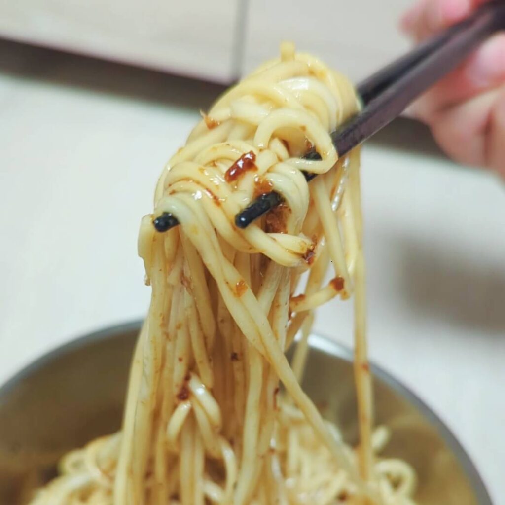 美味推薦｜初耘牛肉麵評價｜分享好吃牛肉麵調理包與QQ彈牙的乾拌麵(初拌麵) 開箱，讓在家也能吃到眷村料理好美味