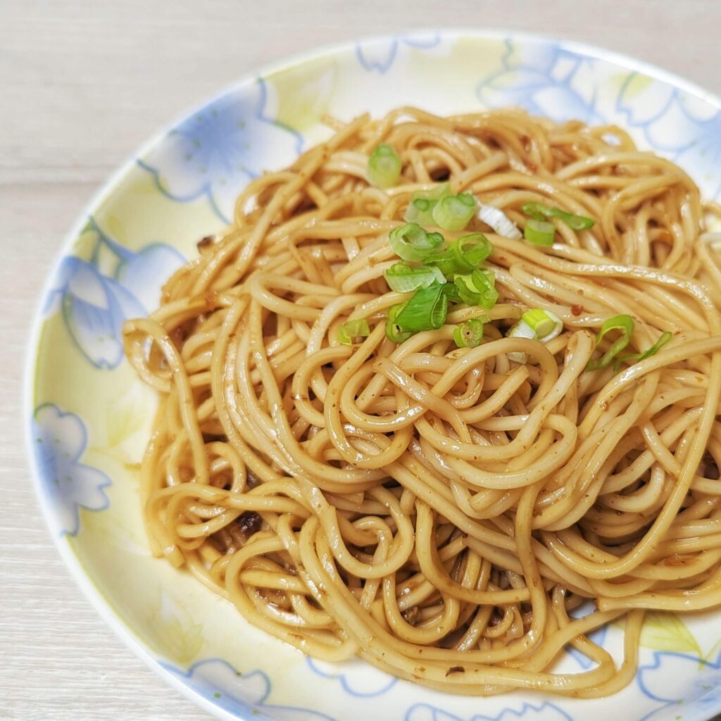 美味推薦｜初耘牛肉麵評價｜分享好吃牛肉麵調理包與QQ彈牙的乾拌麵(初拌麵) 開箱，讓在家也能吃到眷村料理好美味
