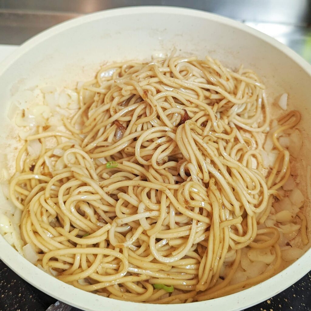 美味推薦｜初耘牛肉麵評價｜分享好吃牛肉麵調理包與QQ彈牙的乾拌麵(初拌麵) 開箱，讓在家也能吃到眷村料理好美味