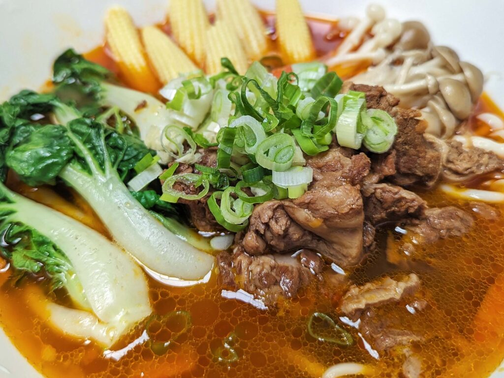 美味推薦｜初耘牛肉麵評價｜分享好吃牛肉麵調理包與QQ彈牙的乾拌麵(初拌麵) 開箱，讓在家也能吃到眷村料理好美味
