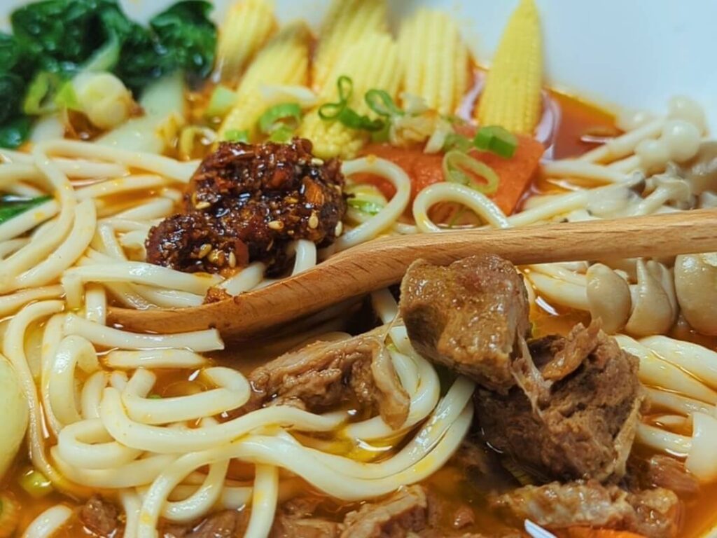 美味推薦｜初耘牛肉麵評價｜分享好吃牛肉麵調理包與QQ彈牙的乾拌麵(初拌麵) 開箱，讓在家也能吃到眷村料理好美味