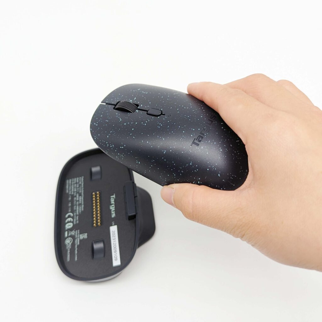 商務工具｜Targus EcoSmart Ergonomic Mouse 左右手翻轉滑鼠，左右手皆宜的環保無線滑鼠，創造出無限可能