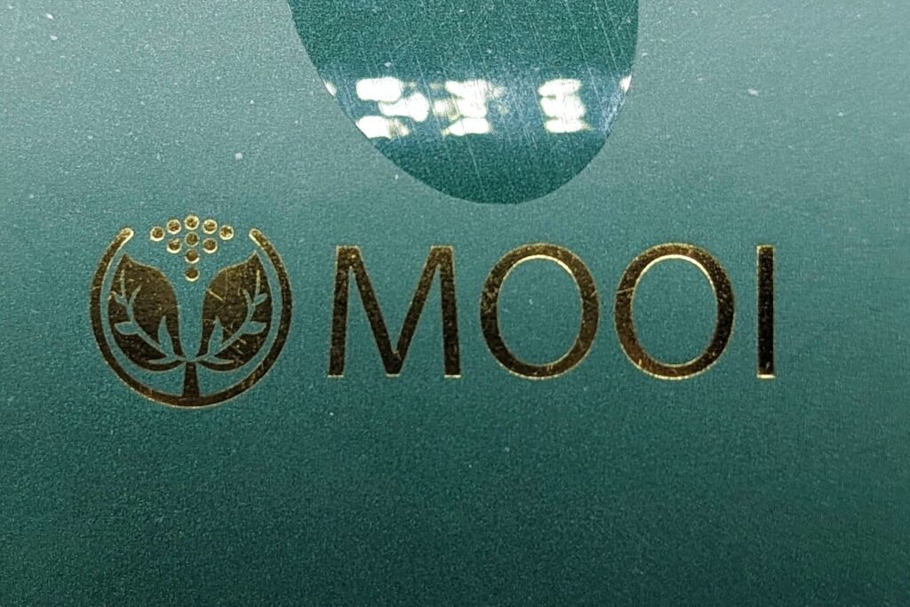 抗屑洗髮精開箱｜MOOI ｜細養美學 極致 天然抗屑洗髮精，細軟髮洗髮精實測，蓬鬆有感，告別油頭貼貼感，跟頭頂的下雪日子說再見