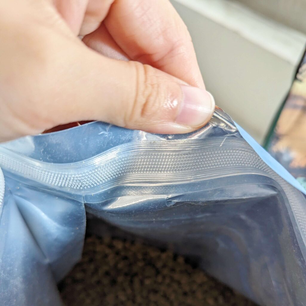 2024飼料推薦｜王品寵物｜安柏希雅 AMBROSIA 飼料-無榖鮮肉貓糧，使用高動物性蛋白，添加毛球控制配方與益生菌+益生元，讓貓貓好好吃開箱