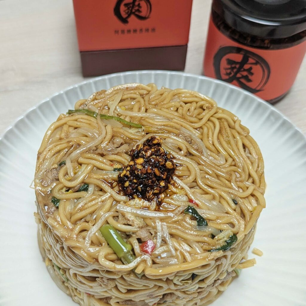 泰式辣油開箱｜阿羅嬤嬤香辣油｜無辣不歡，夏日必備佐味香辣油推薦，黃金比例6:4 香辣登場，來一勺靈魂香辣油，震撼點亮你的味蕾