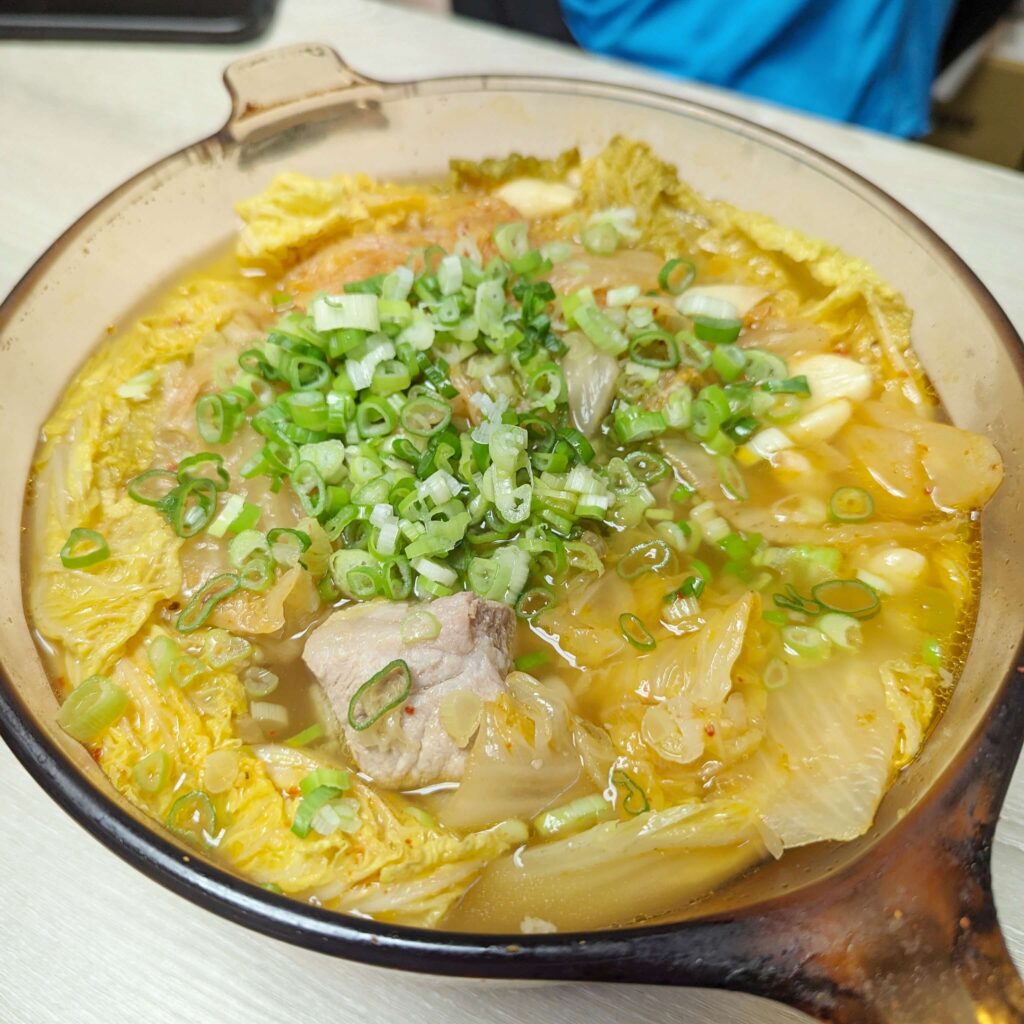 全聯泡菜開箱｜春水良品評價｜全聯必買韓式泡菜 春水堂監製:春水招牌辣醬泡菜、春水招牌辣醬結頭菜，泡菜創意料理（低脂泡菜排骨鮮蔬湯、韓式飯捲）