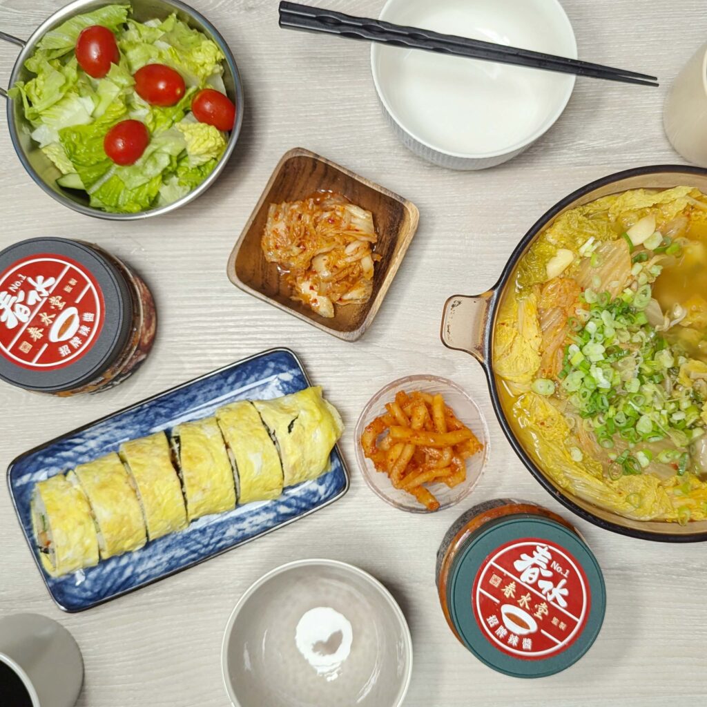 全聯泡菜開箱｜春水良品評價｜全聯必買韓式泡菜 春水堂監製:春水招牌辣醬泡菜、春水招牌辣醬結頭菜，泡菜創意料理（低脂泡菜排骨鮮蔬湯、韓式飯捲）