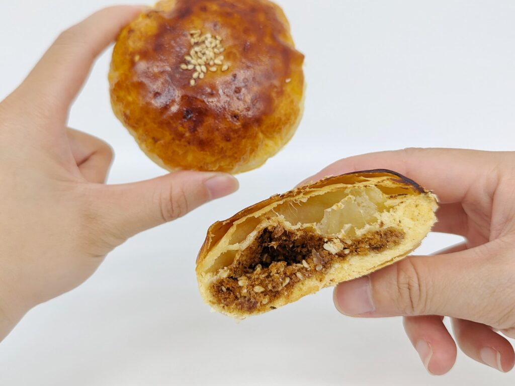 中秋禮盒｜四月南風-台中甜酥餅｜人氣伴手禮，三種口味（吉利花生、黑糖咖啡、蜜汁柴魚）甜酥餅，中式月餅口味獨特，送禮推薦！