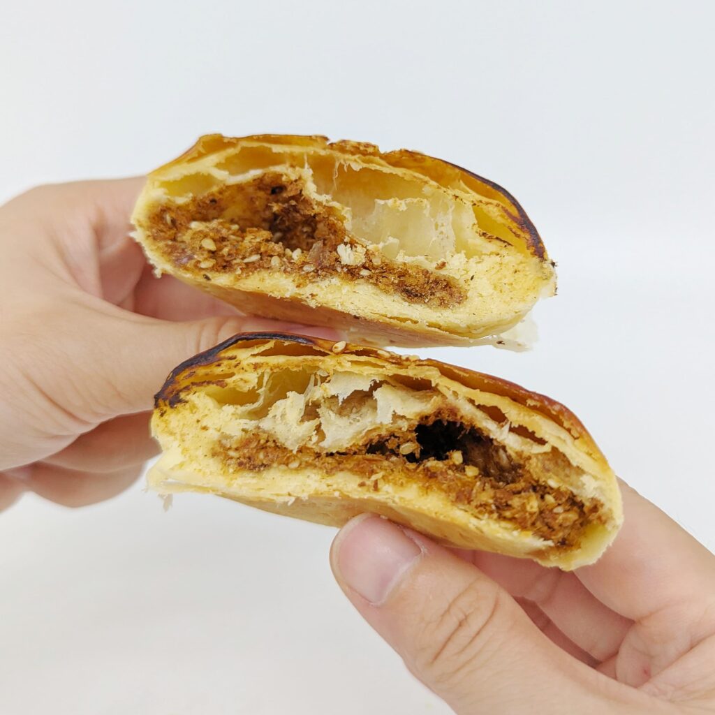中秋禮盒｜四月南風-台中甜酥餅｜人氣伴手禮，三種口味（吉利花生、黑糖咖啡、蜜汁柴魚）甜酥餅，中式月餅口味獨特，送禮推薦！