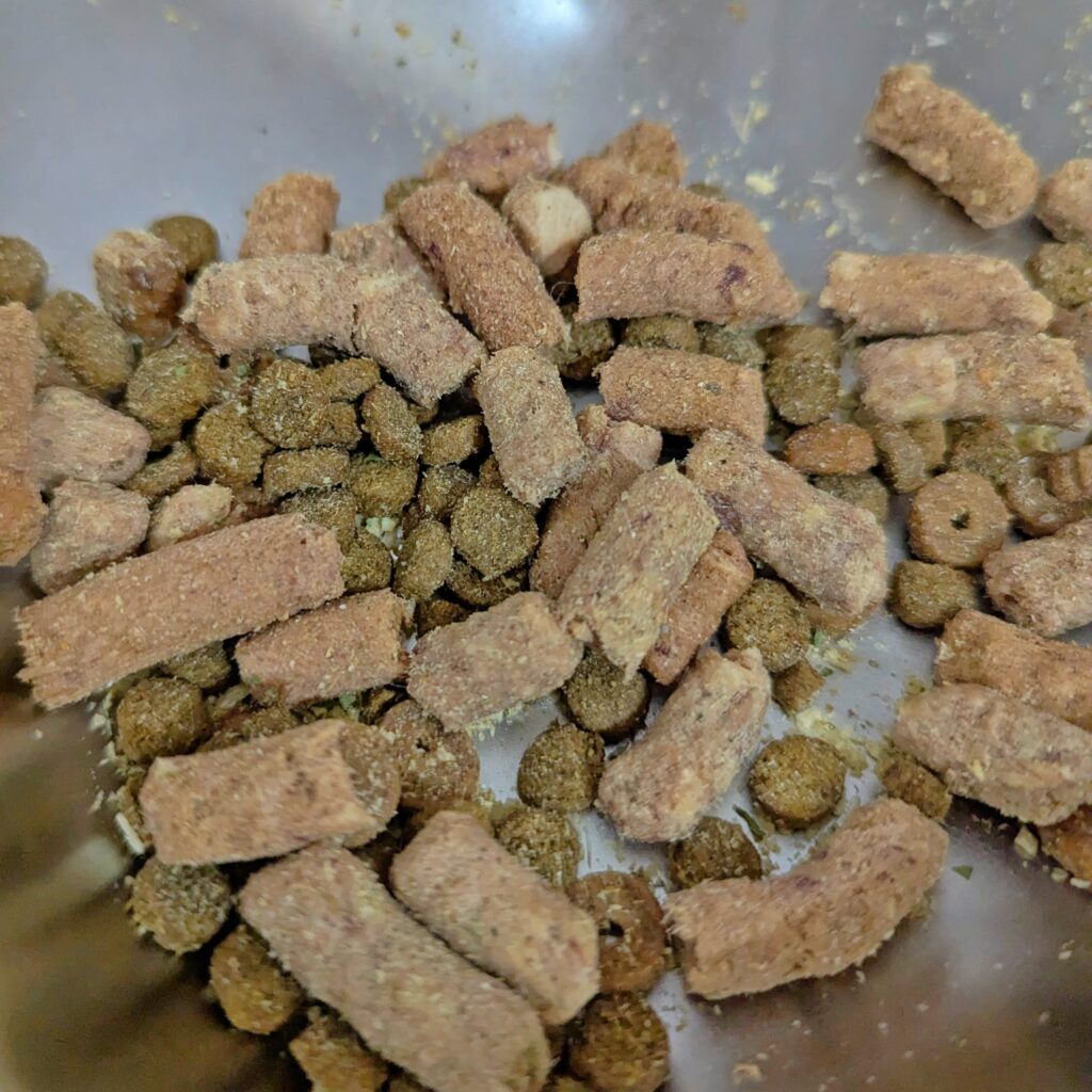 全齡貓都可食｜Frontier悅緻原凍｜低敏原肉貓凍乾，低碳水、高蛋白、嗜口性佳，營養好吃，讓挑食貓咪也瘋狂！-AG吃貨
