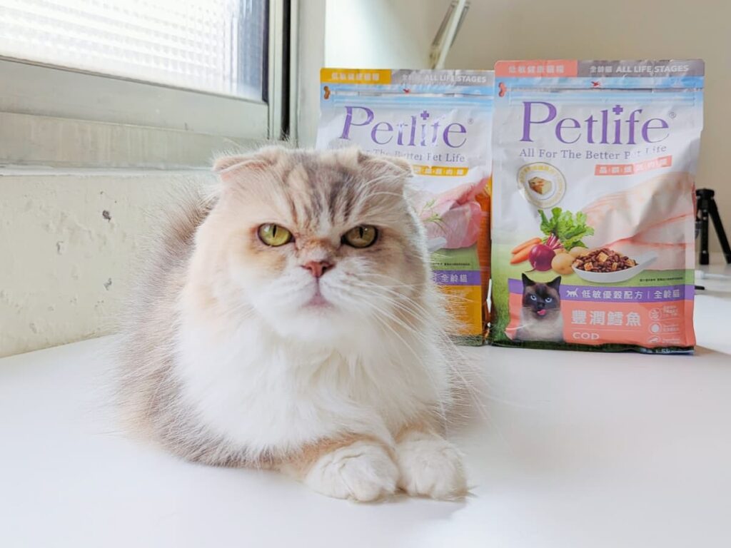 2024貓飼料｜Petlife評價｜挑食貓新選擇MIT主食貓糧：晶饌纖蔬肉糧｜蔬菜凍乾、低敏優穀、益生菌、適口性佳｜AG吃貨