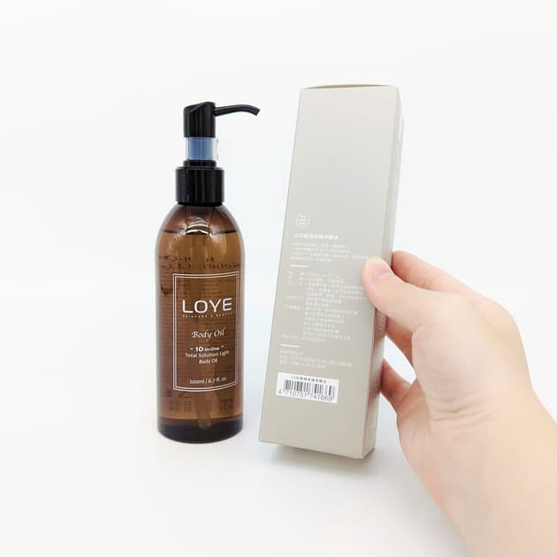 香水乳液推薦｜LOYE樂妍評價｜小蒼蘭潤白香水身體乳V.S.10效輕潤修護身體油，一抹化水的乳液，清透不沾黏，好舒爽，無添加，更安心-AG吃貨