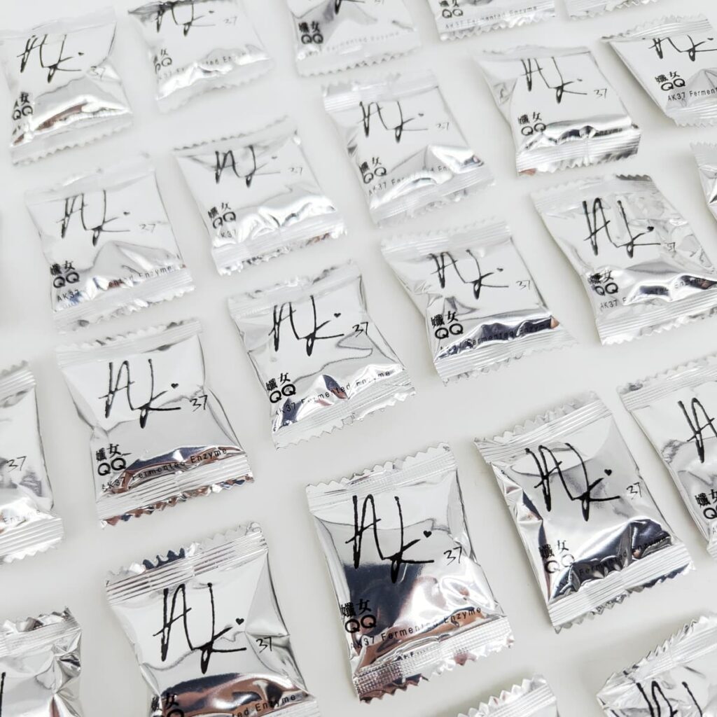 酵素軟糖開箱｜愛康LAMORCOM｜AK37 暢。果蔬發酵軟糖-孅女QQ，小巧好吃好攜帶，每天都暢快－AG吃貨