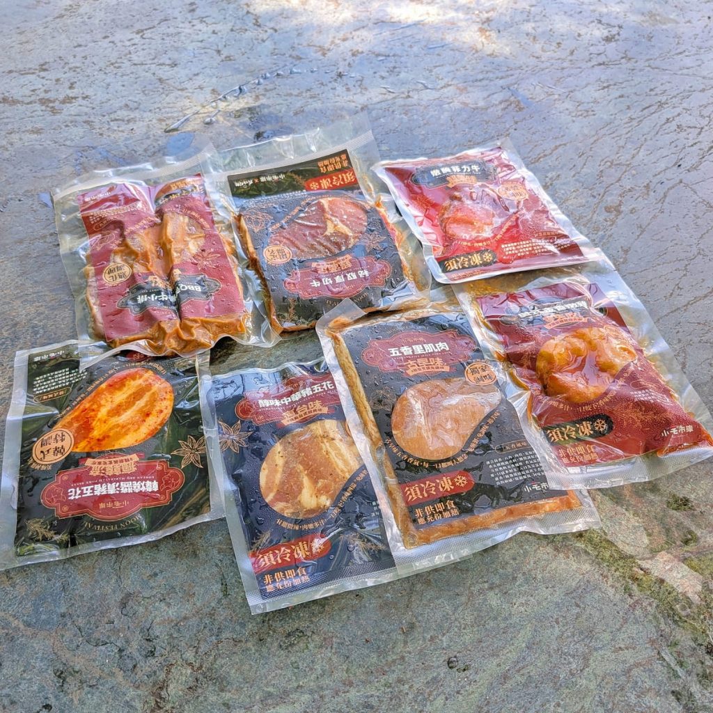 中秋團圓肉香撲鼻｜小宅市集x成功牛排聯名神級燒烤7件組｜超便利的烤肉組開箱、實吃心得、零失敗中秋烤肉組合推薦 - AG吃貨