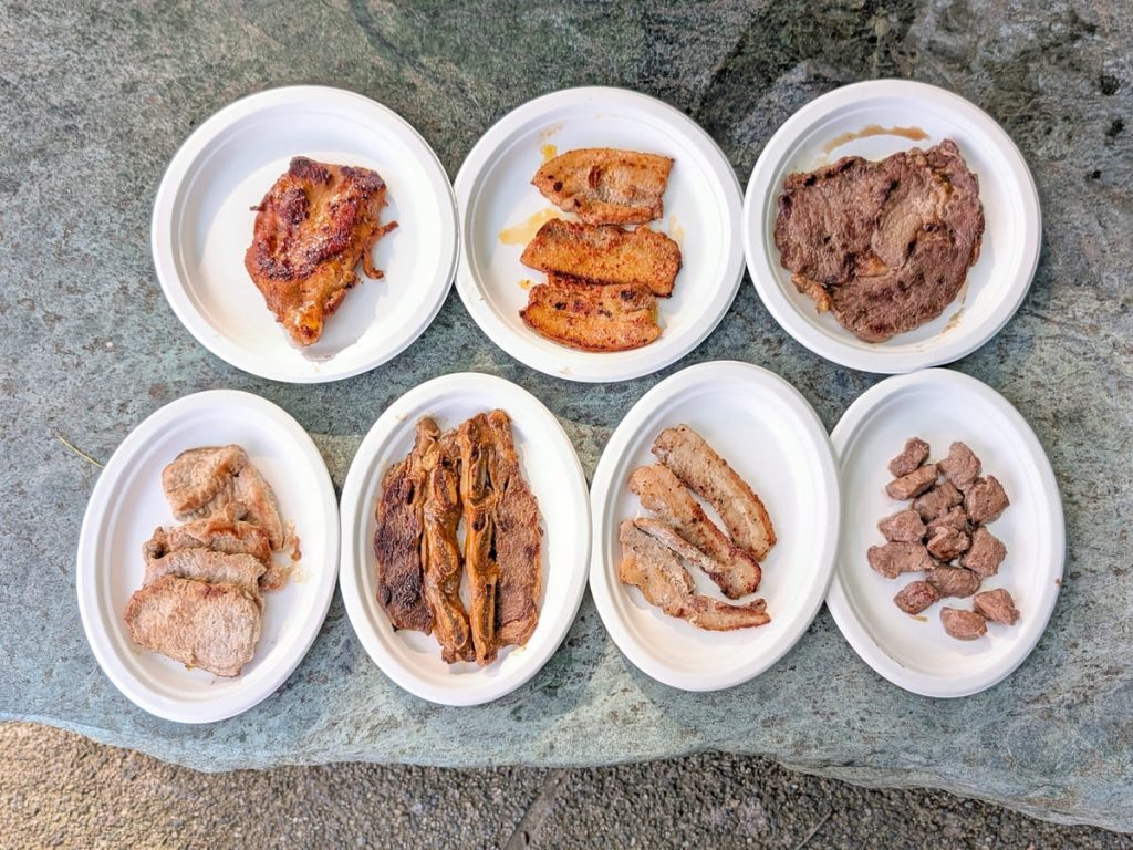 中秋團圓肉香撲鼻｜小宅市集x成功牛排聯名神級燒烤7件組｜超便利的烤肉組開箱、實吃心得、零失敗中秋烤肉組合推薦 - AG吃貨