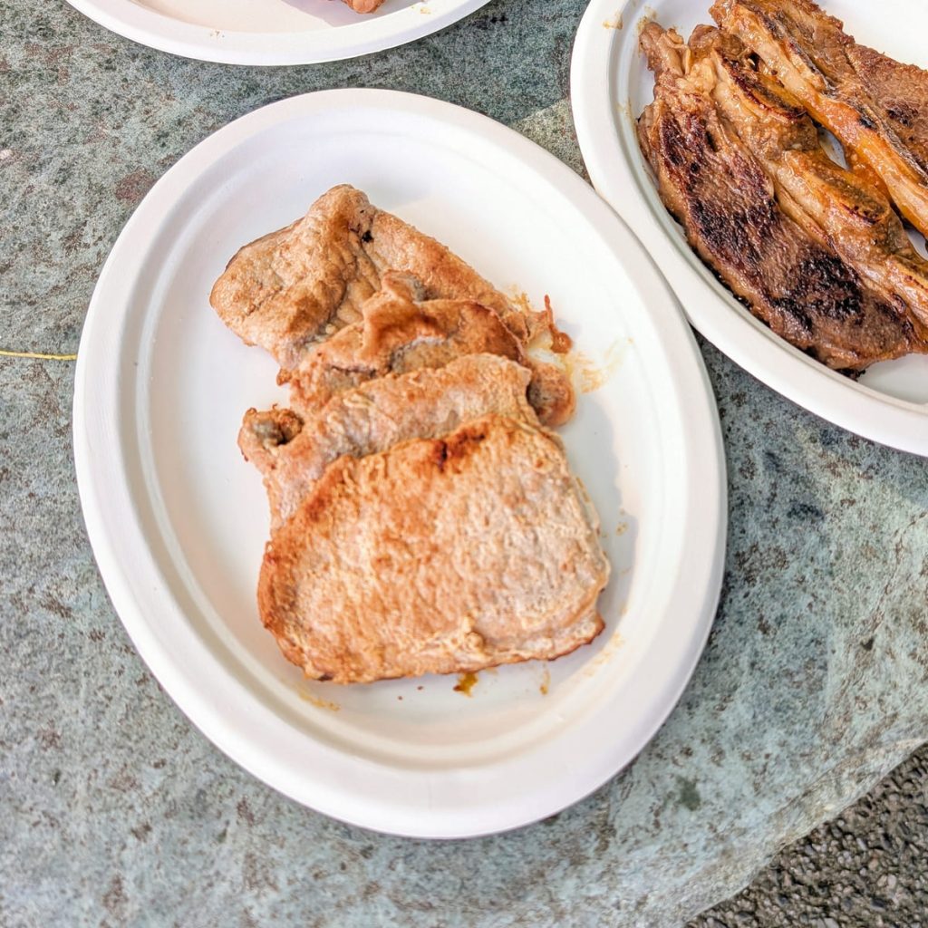中秋團圓肉香撲鼻｜小宅市集x成功牛排聯名神級燒烤7件組｜超便利的烤肉組開箱、實吃心得、零失敗中秋烤肉組合推薦 - AG吃貨