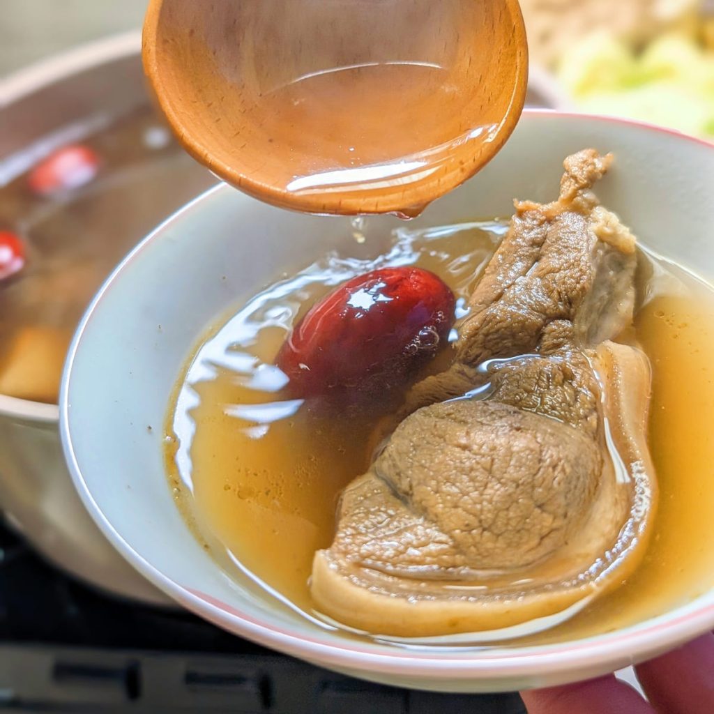 百年吳家評價｜基隆廟口美食宅配美食：冷凍即食湯品推薦，冬日必備的漢方養生湯品（羊肉爐、藥膳排骨、麻油雞）-AG吃貨