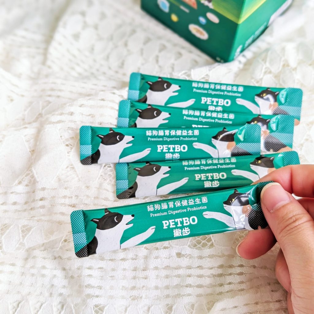 毛孩保健開箱:貓咪益生菌怎麼選?撇步PETBO寵物腸胃保健益生菌,挑嘴貓小花的腸胃大冒險:一場從便便開始的幸福革命-AG吃貨