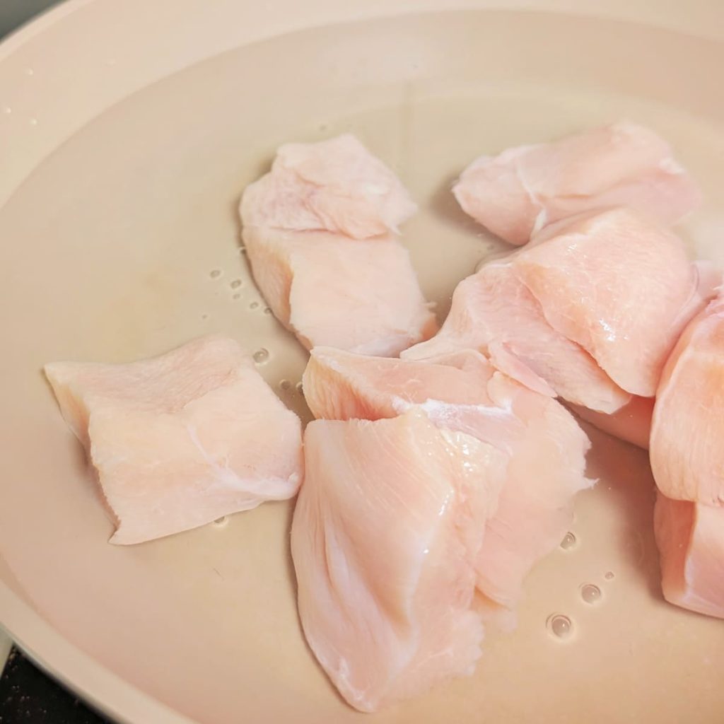 大成益活雞開箱｜不含抗生素雞肉哪裡買？大成高品質雞肉推薦給你。快速上菜懶人料理與居家料理必備食材分享-AG吃貨