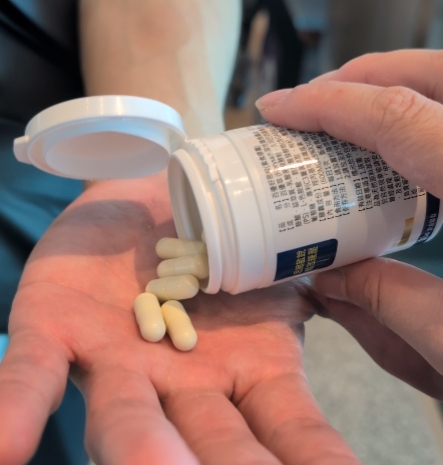 百優保健食品推薦｜久坐上班族＋熬夜部落客的 6 款日常保養分享，活動力、順暢、晶亮保養一次整理-AG吃貨