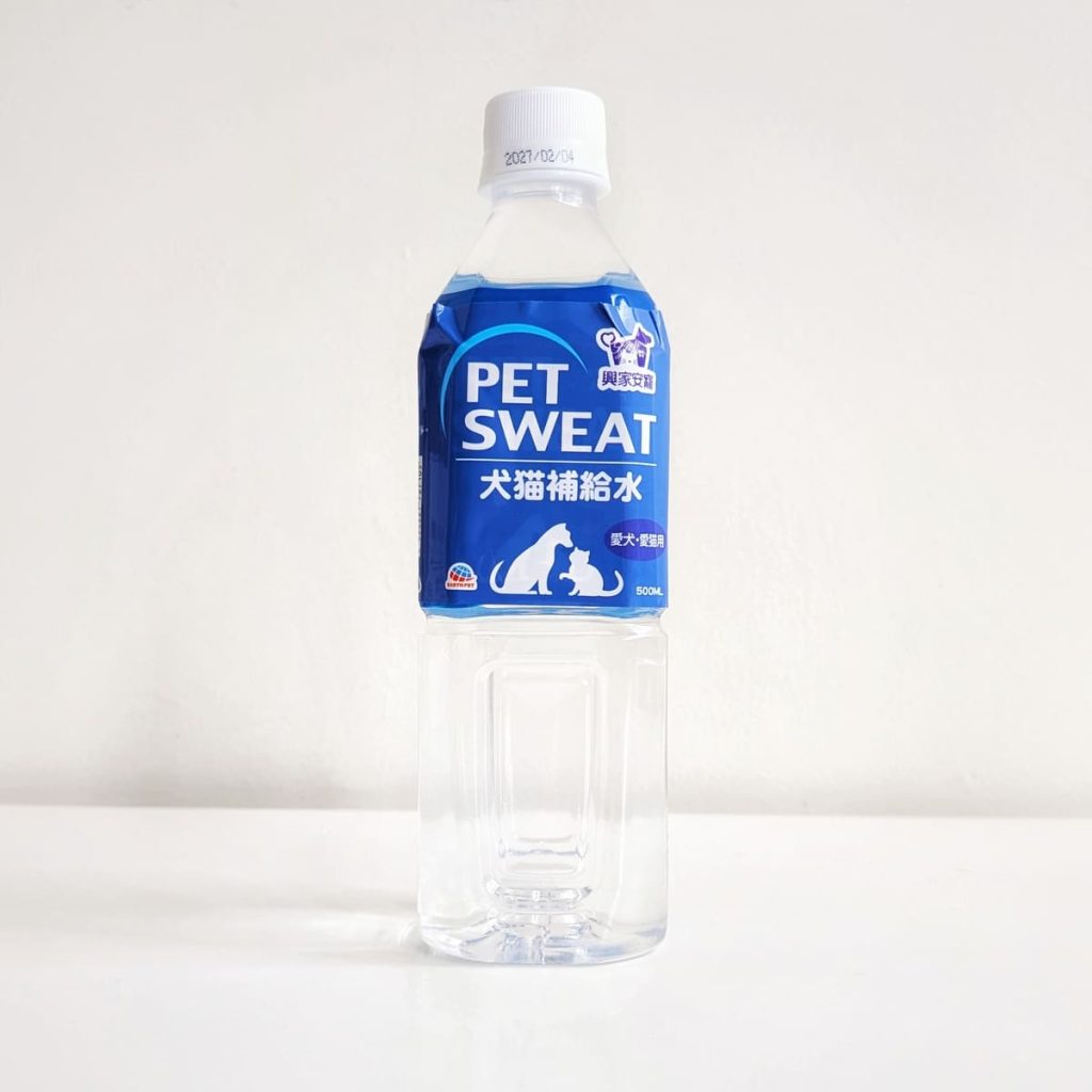 興家安寵評價｜13歲挑食老貓也愛喝！pet sweat犬貓補給水評價＋天然消臭噴霧開箱｜熟齡貓日常照護分享-AG吃貨