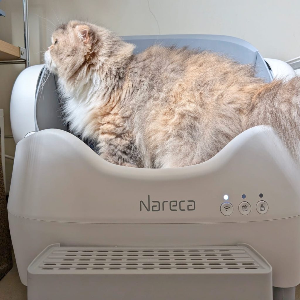 Nareca娜芮家貓砂機評價｜超級挑廁所的摺耳貓來實測！免萬元，超親民的開放式自動貓砂機｜喵淨界-全景開放智慧貓砂機（PureBot S10）開箱-AG吃貨