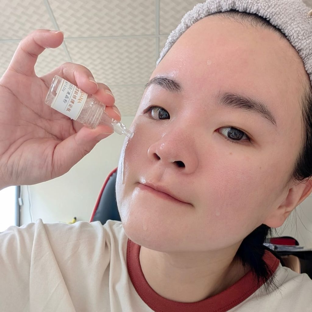 薩莎娜Sasana評價|敏感肌、熬夜乾燥肌|外泌體保養品推薦給想穩定養膚的你|開箱神泌體安瓶 + 神泌體精華液心得-AG吃貨