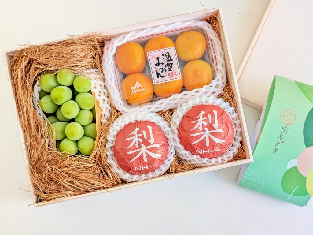 新北板橋水果禮盒推薦｜佳品水果評價｜中秋水果禮盒宅配分享：把日本蜜柑、麝香葡萄與韓國水梨裝進質感木盒，送禮超體面-AG吃貨